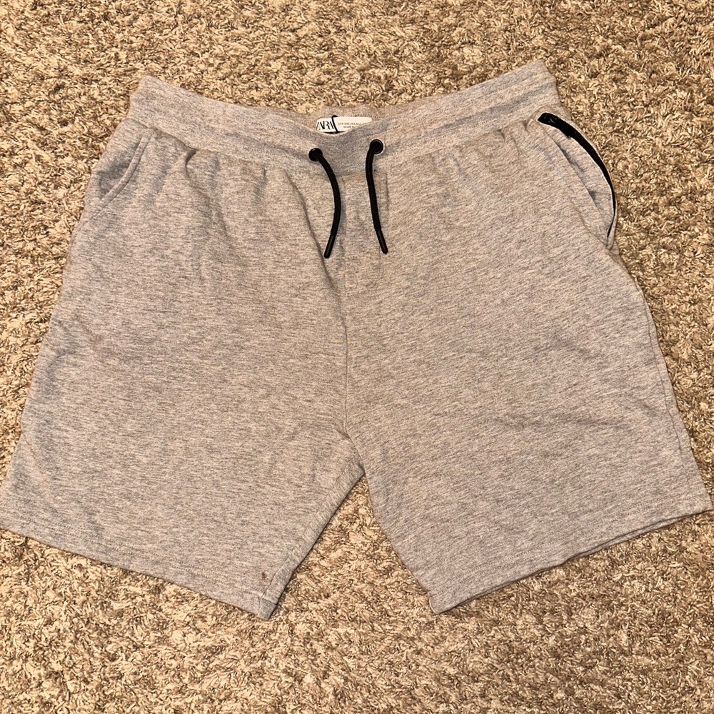 Zara Men's Athletic Shorts in Light Gray